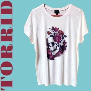  TORRID New plus size  Women's crew neck grafic skull floral tee size 1x/2x